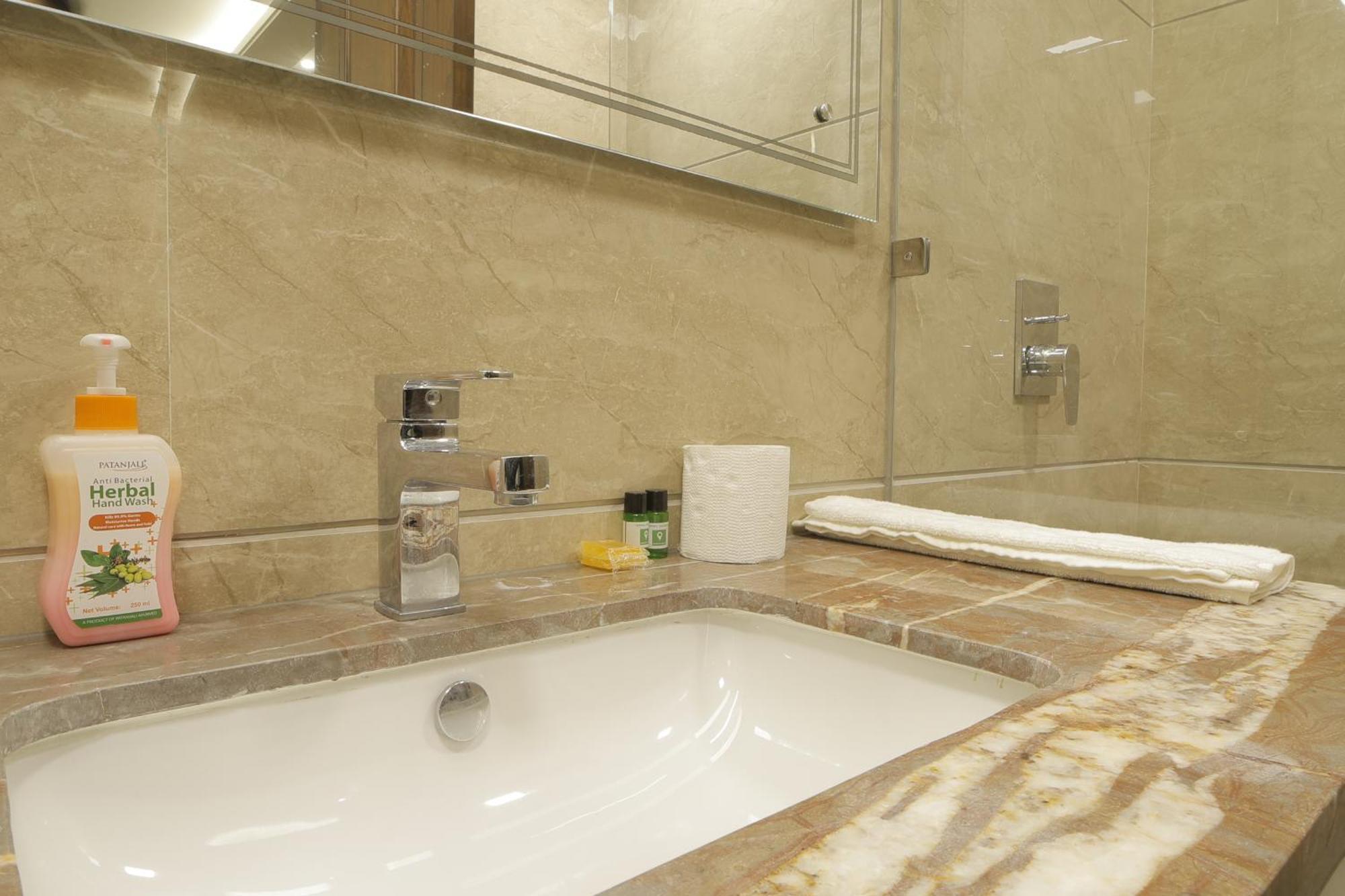 Bed and Breakfast Under My Roof Superio Nuova Delhi Esterno foto