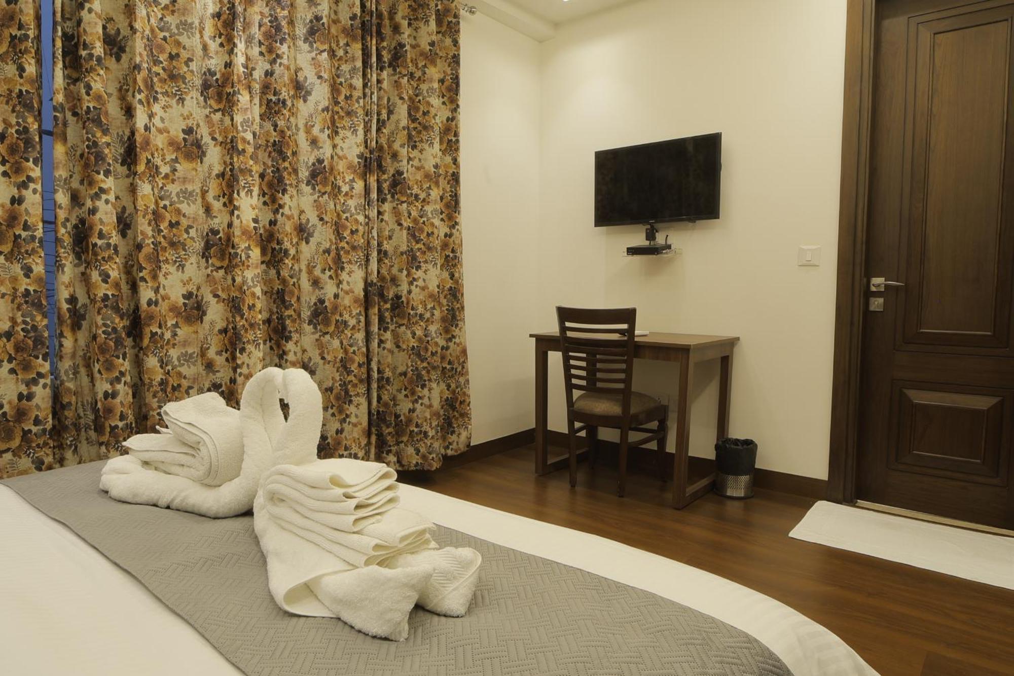 Bed and Breakfast Under My Roof Superio Nuova Delhi Esterno foto